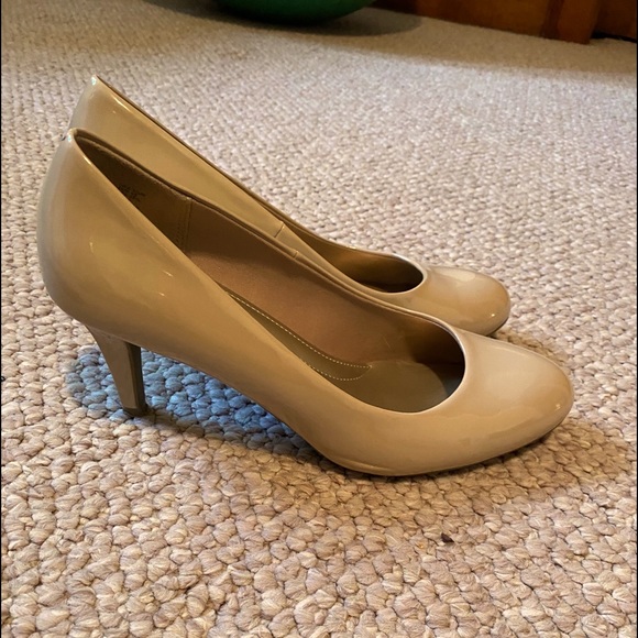 Nude patent heels